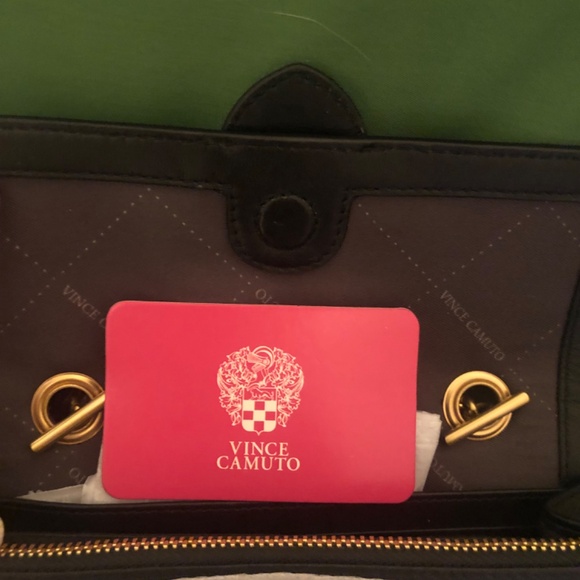 Holiday price drop tag Vince Camuto Fenel leather black and gold crossbody bag - Picture 7 of 8